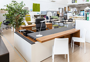 dimensione-ufficio-arredamento-mobili-scrivanie-sedie-illuminazione-latina-foto2