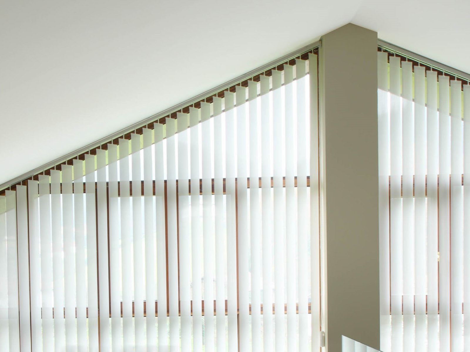 dimensione-ufficio-latina-mobili-ufficio-arredo-tendaggi-tenda-verticale (1)